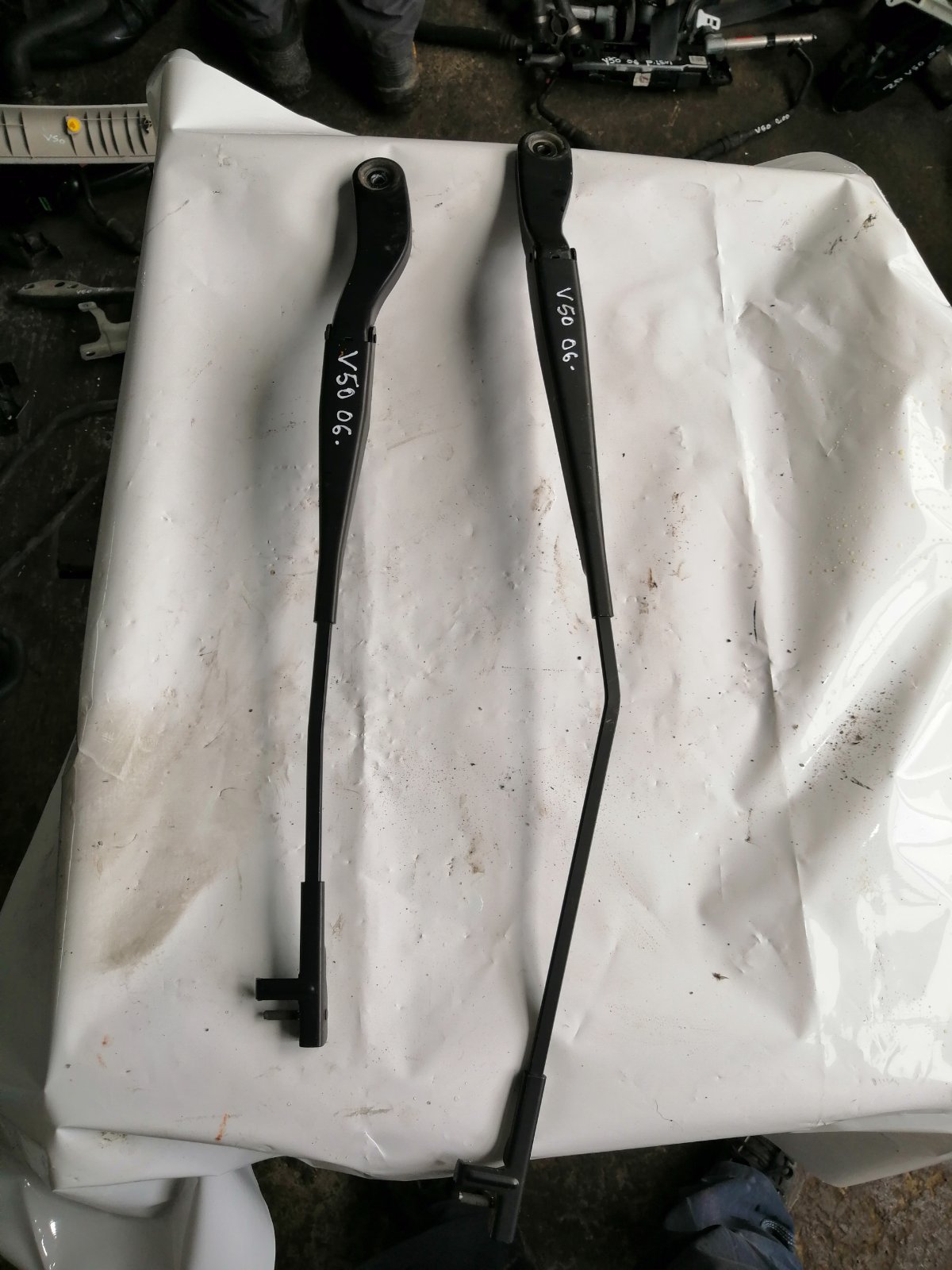 Nosač brisača leva 30699609